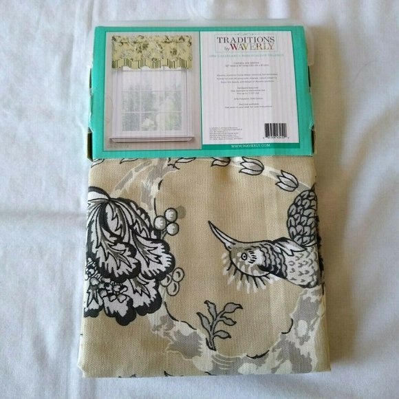 Traditions by Waverly Casablanca Rose Scallop
